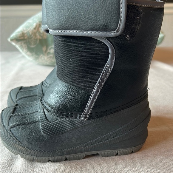 Cat & Jack Black Rain & Snow Boots with Textured Sole - Picture 2 of 5